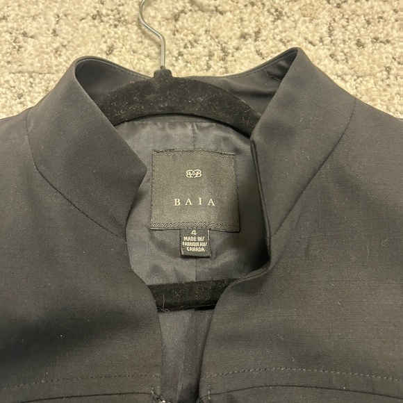 BAIA blazer size 4 made in Canada wool blazer in excellent used condition - Picture 11 of 12